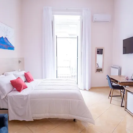 Leone Toledo Bed & Breakfast